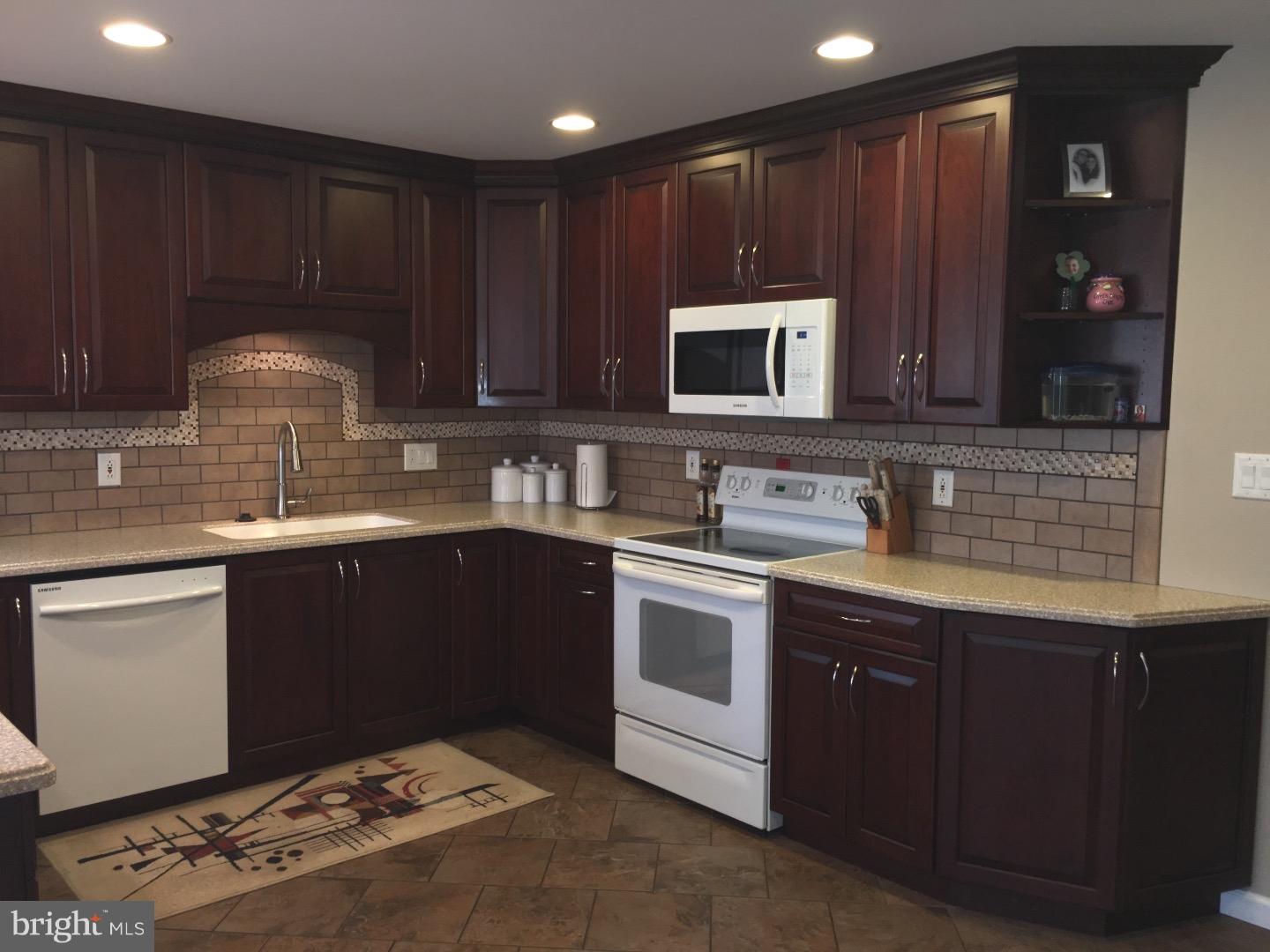 40 Quiet Road Levittown, PA 19057 - Photo 5 of 21 Kitchen