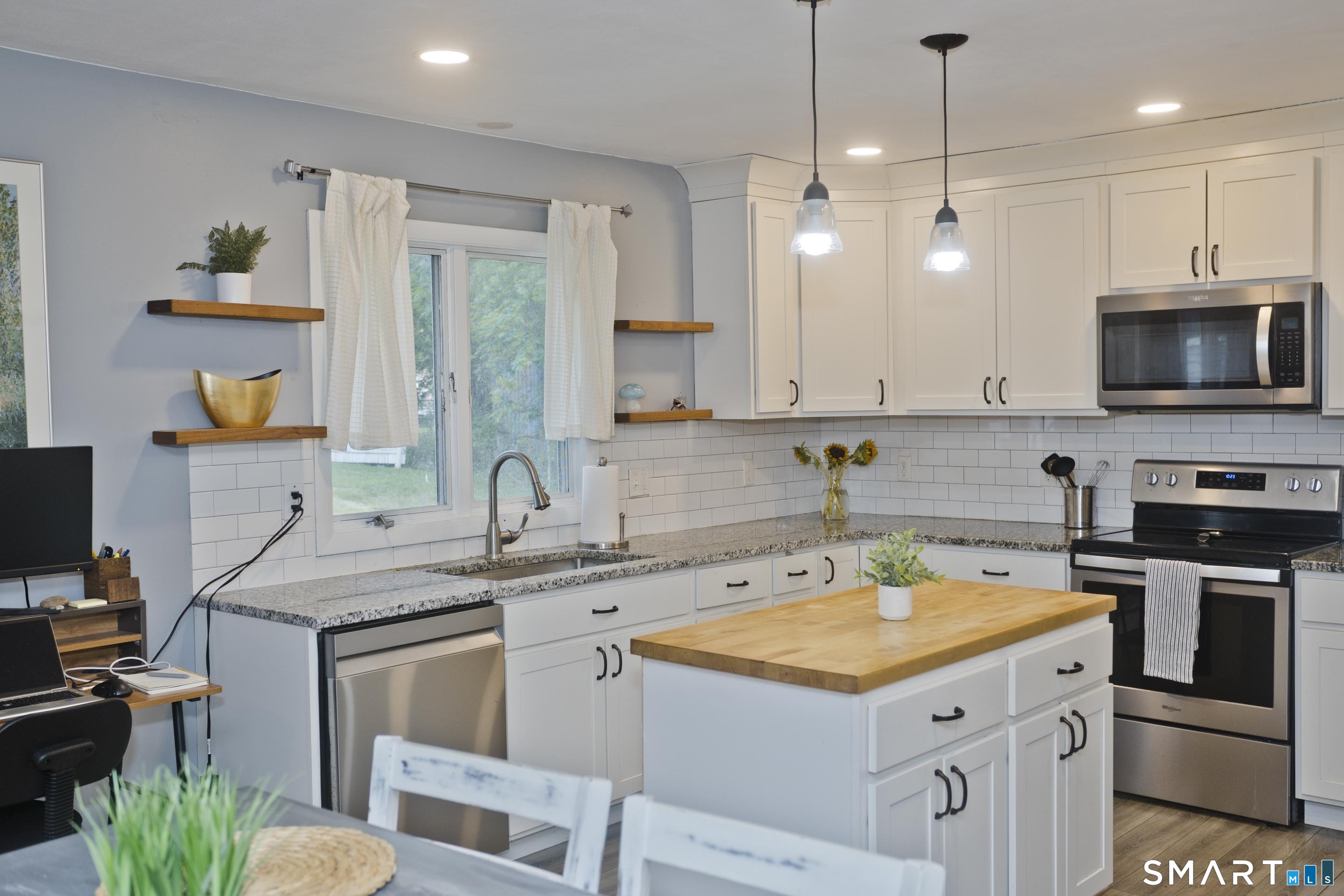 87 Jackson Road Enfield, CT 06082 - Photo 6 of 40