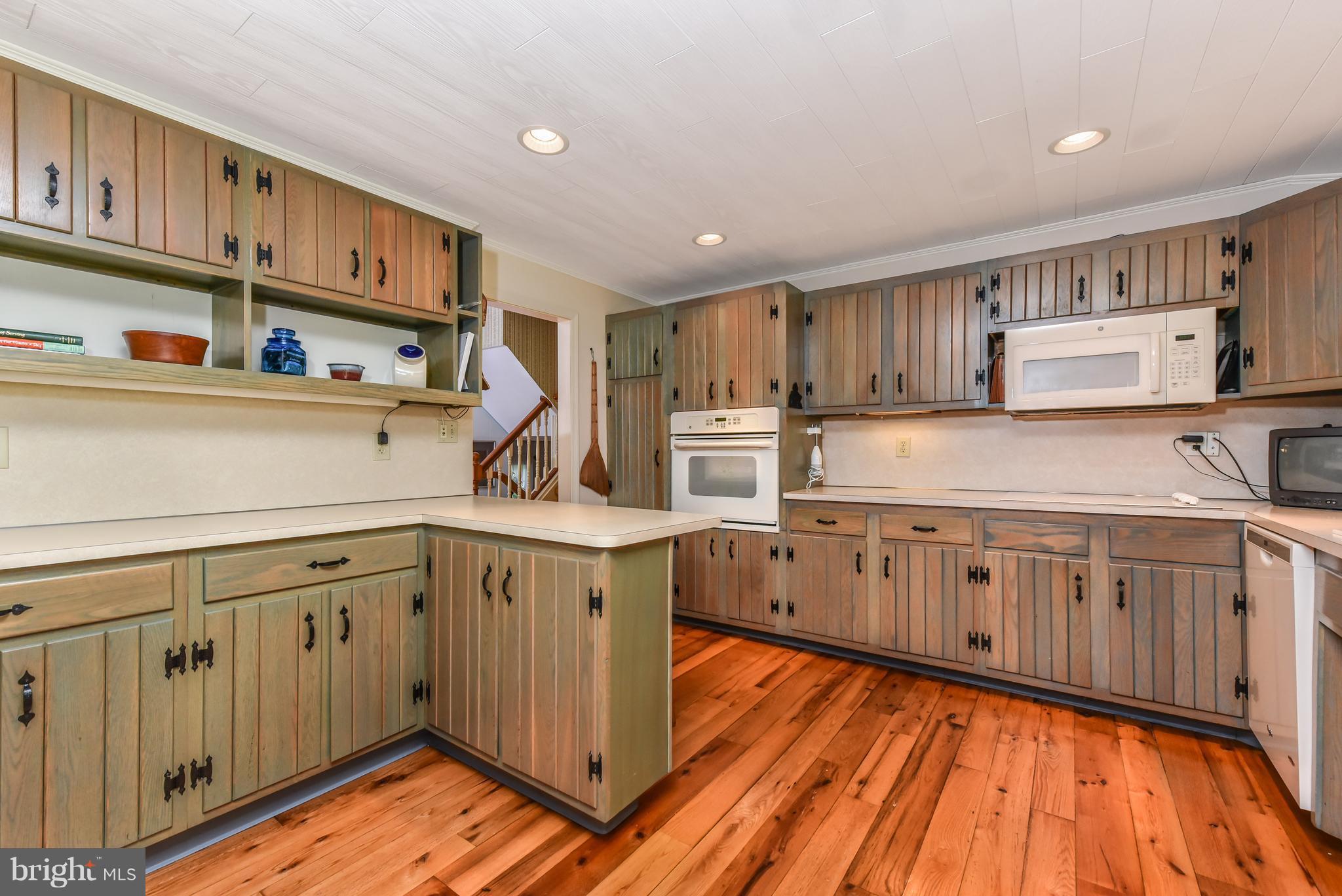 5 Atkinson Circle Elkton, MD 21921 - Photo 10 of 22 Newer appliance stay, breakfast bar area