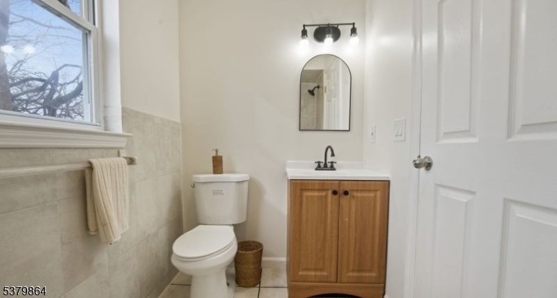 695 South 11th Street Newark, NJ 07103 - Photo 10 of 13 a bathroom with a toilet sink and mirror