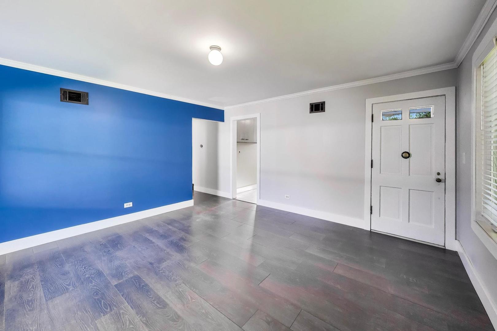 836 East Rockland Road Libertyville, IL 60048 - Photo 2 of 20