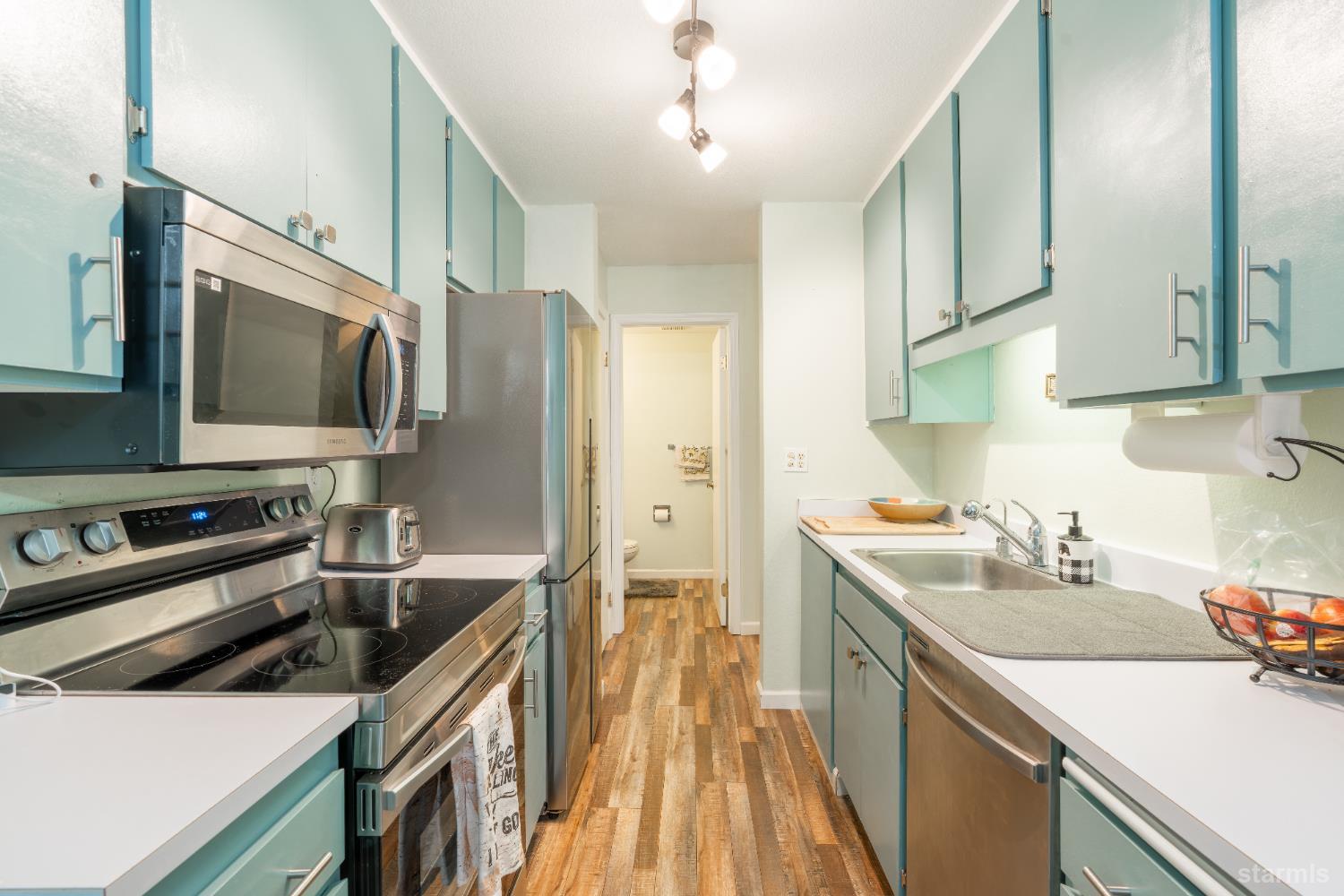 1439 Ski Run Boulevard, Unit H4 South Lake Tahoe, CA 96150 - Photo 5 of 18 a kitchen with stainless steel appliances a sink stove and refrigerator