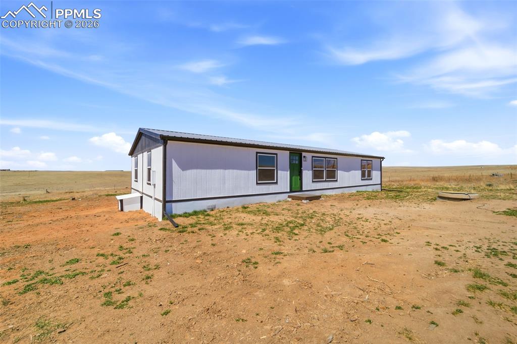 35125 Book Road Yoder, CO 80864 - Photo 3 of 45 a big room with an ocean view
