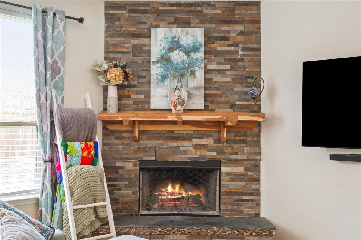 1500 Cliffbrake Way Georgetown, TX 78626 - Photo 9 of 35 Detailed view of a fireplace