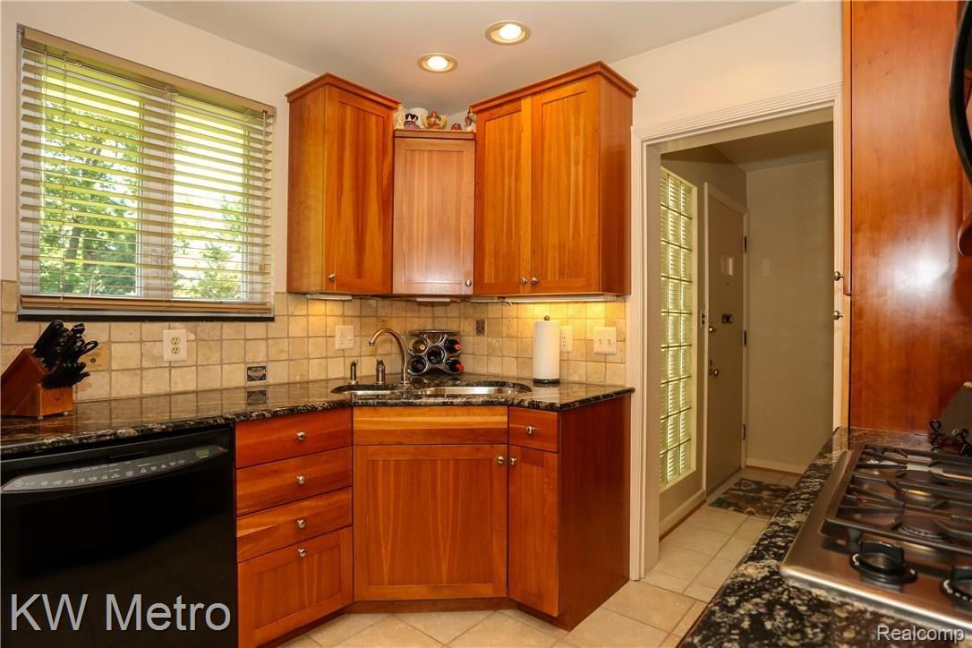 4032 Wakefield Road Berkley, MI 48072 - Photo 12 of 35 Wakefield-12.jpg