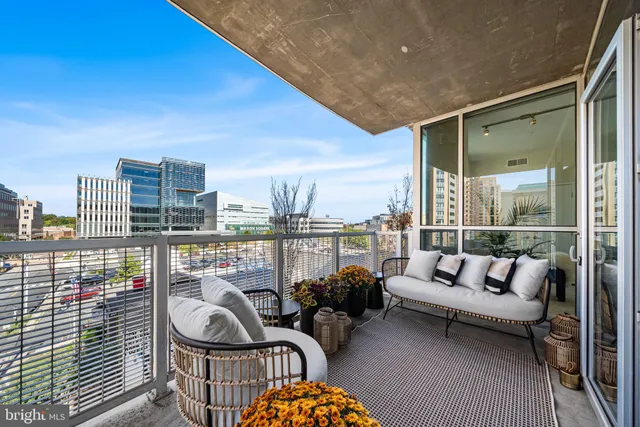 $700,000 | 3409 Wilson Boulevard, Unit 410, Arlington, VA 22201
