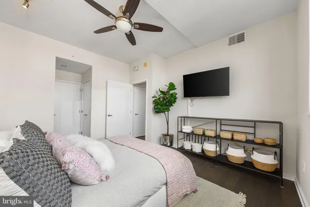 $700,000 | 3409 Wilson Boulevard, Unit 410, Arlington, VA 22201