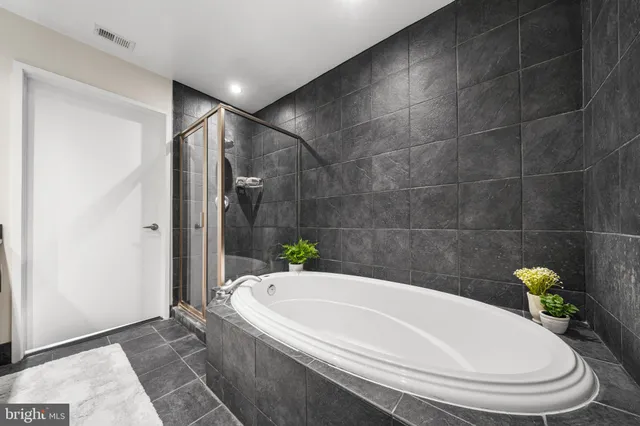 $700,000 | 3409 Wilson Boulevard, Unit 410, Arlington, VA 22201