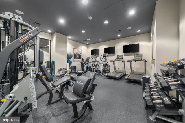 $700,000 | 3409 Wilson Boulevard, Unit 410, Arlington, VA 22201