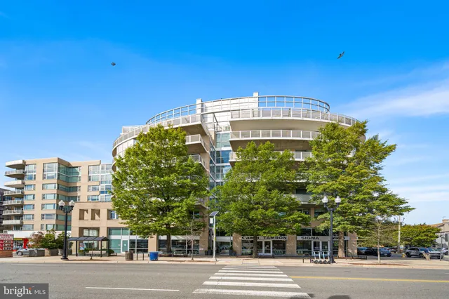 $700,000 | 3409 Wilson Boulevard, Unit 410, Arlington, VA 22201