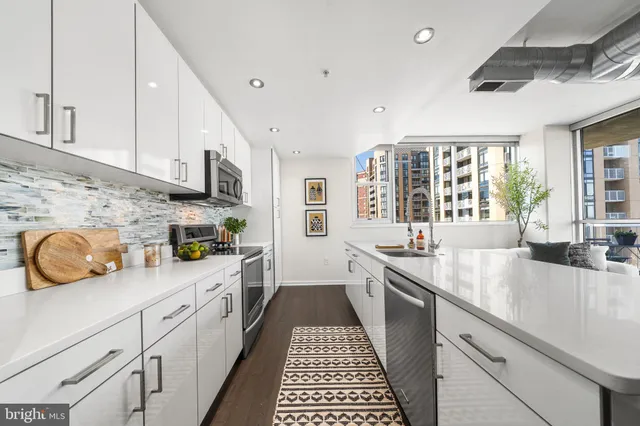 $700,000 | 3409 Wilson Boulevard, Unit 410, Arlington, VA 22201