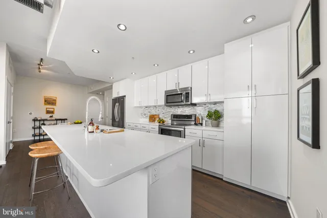 $700,000 | 3409 Wilson Boulevard, Unit 410, Arlington, VA 22201