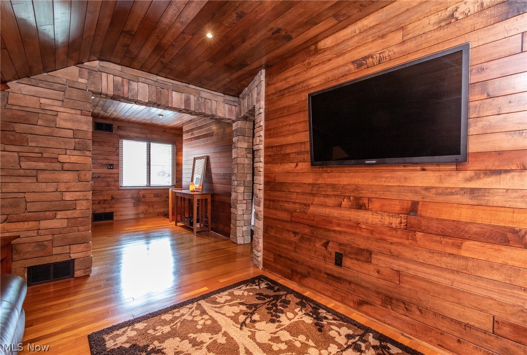 4043 Riveredge Road Cleveland, OH 44111 - Photo 27 of 34 Gallery Image 27
