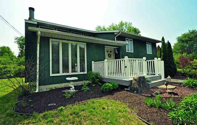 7 Garnsey Road Rexford, NY 12148 - Photo 3 of 24 Photo 3