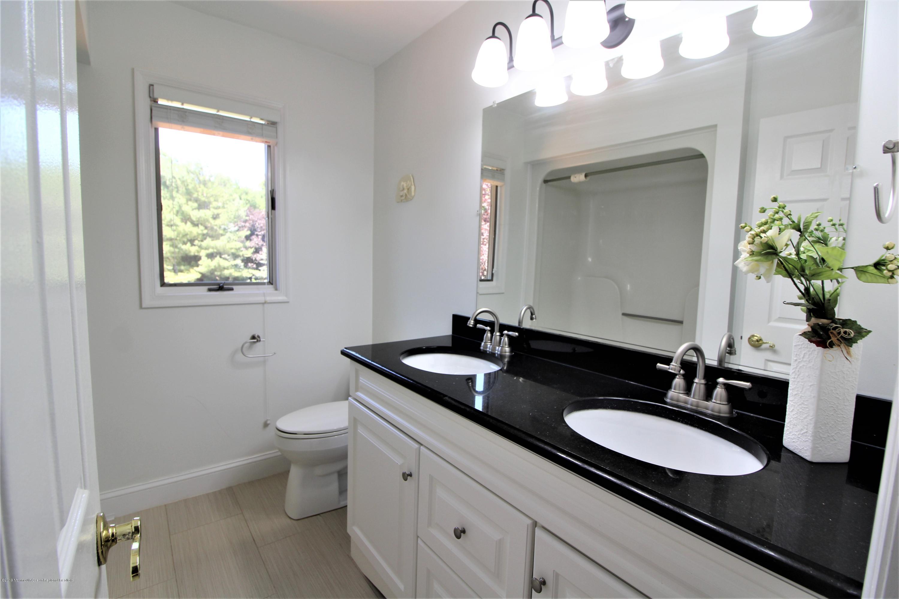 11 Falcon Ridge Circle Holmdel, NJ 07733 - Photo 26 of 31 IMG_5347 main bath
