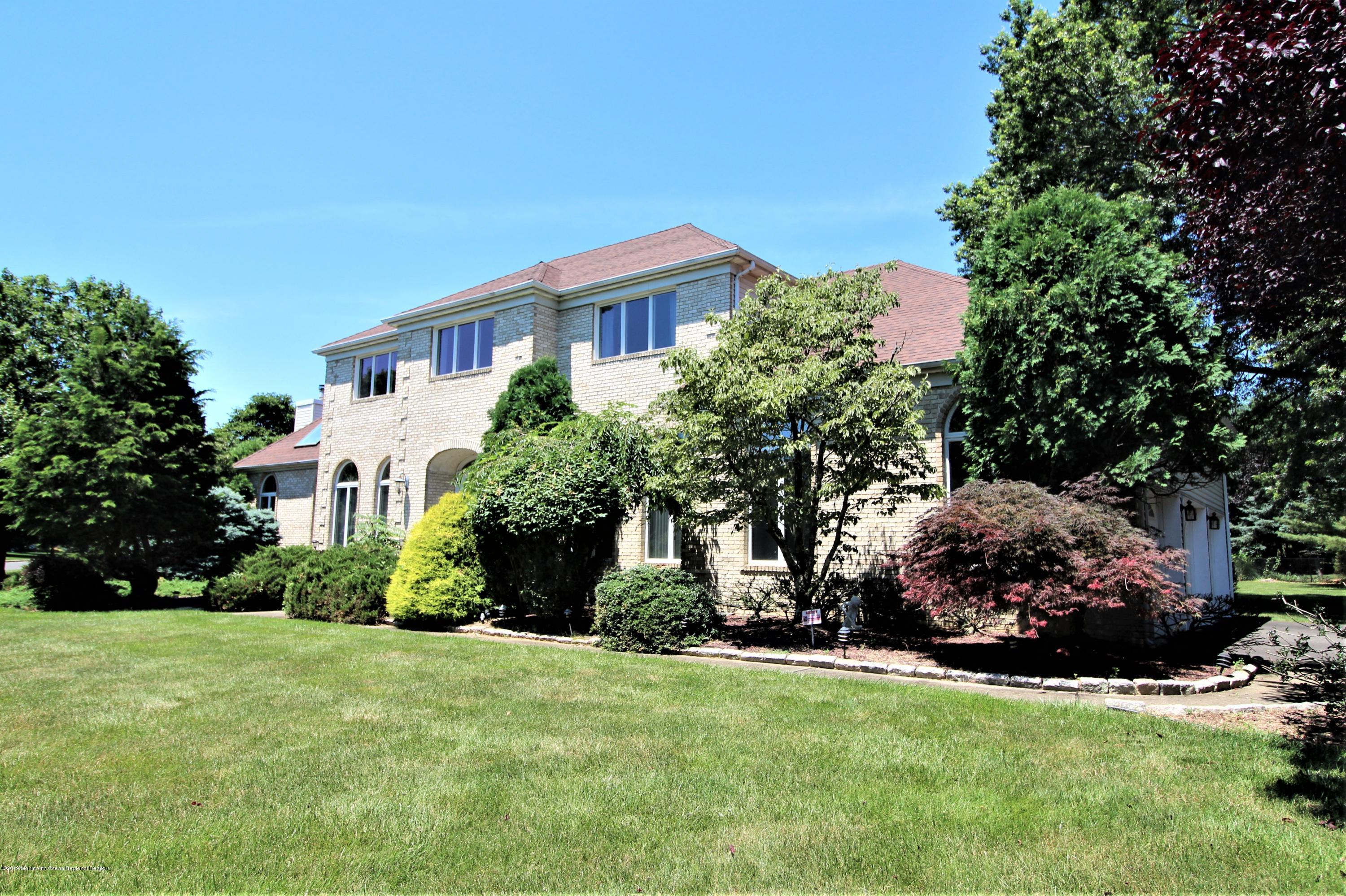 11 Falcon Ridge Circle Holmdel, NJ 07733 - Photo 6 of 31 IMG_5293 - front from the side