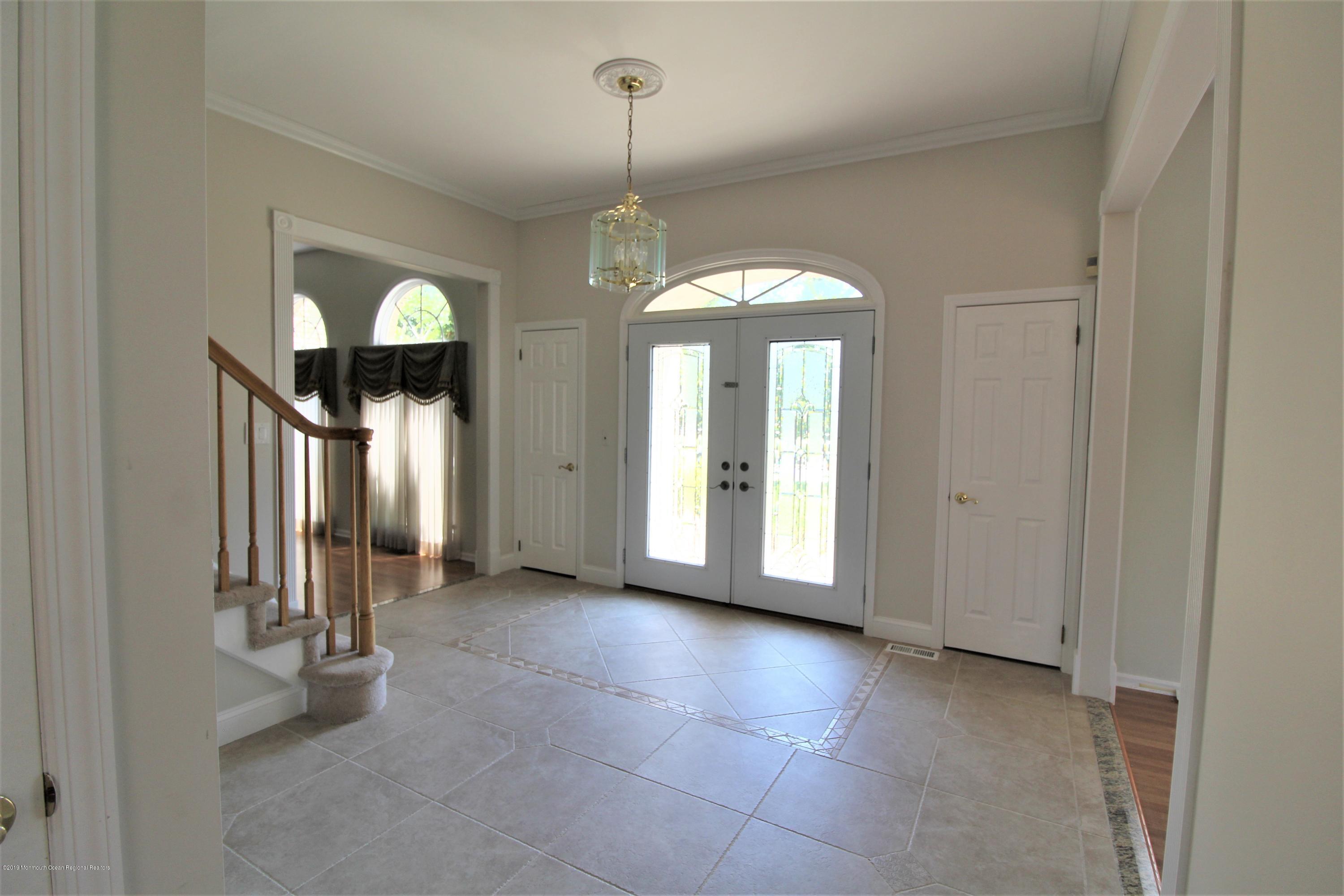 11 Falcon Ridge Circle Holmdel, NJ 07733 - Photo 7 of 31 IMG_5313 - foyer 3