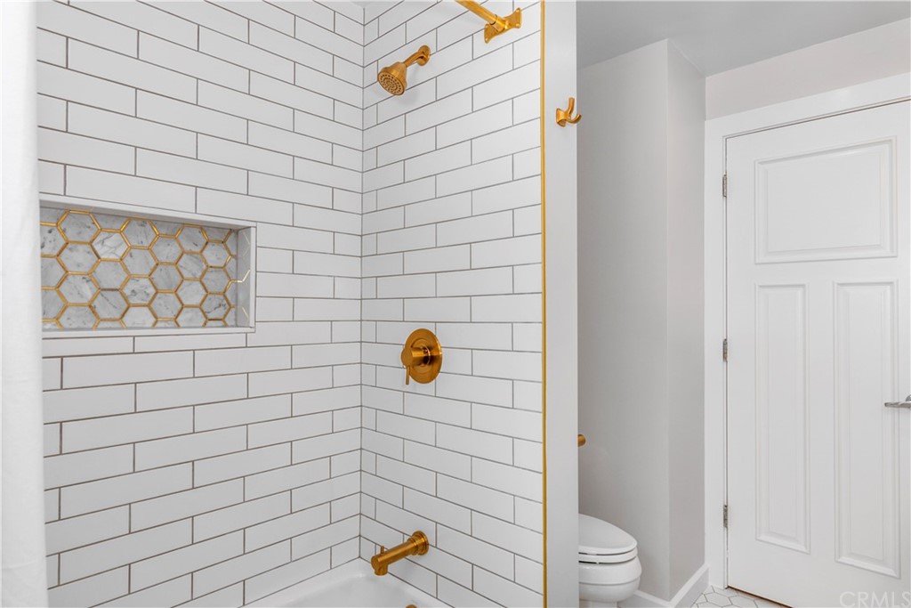 377 Flint Avenue Long Beach, CA 90814 - Photo 22 of 41 a bathroom with a toilet