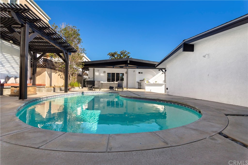 377 Flint Avenue Long Beach, CA 90814 - Photo 29 of 41 a view of a house with swimming pool