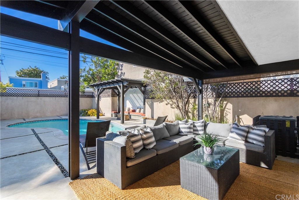 377 Flint Avenue Long Beach, CA 90814 - Photo 34 of 41 a outdoor living space with furniture