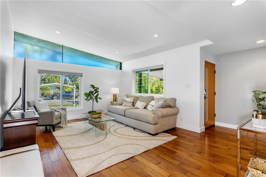 377 Flint Avenue Long Beach, CA 90814 - Photo 4 of 41 a living room with furniture and a large window