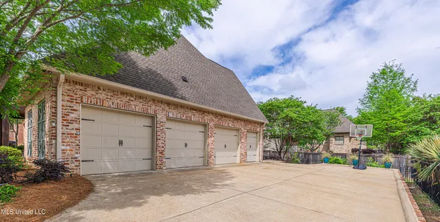 $675,000 | 104 Ivy Brook Drive, Madison, MS 39110