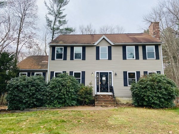 28 Suzanne Drive Raynham, MA 02767 - Photo 2 of 18