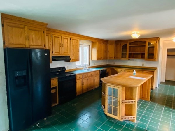 28 Suzanne Drive Raynham, MA 02767 - Photo 9 of 18