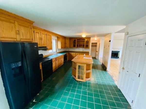 28 Suzanne Drive Raynham, MA 02767 - Photo 10 of 18