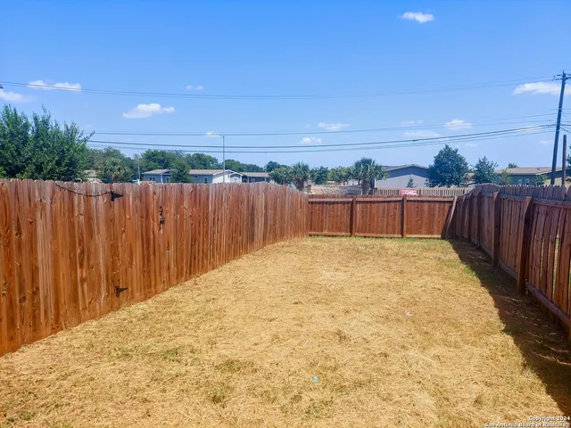 $1,200 | 10010 Vasso View, Unit 1, Converse, TX 78109