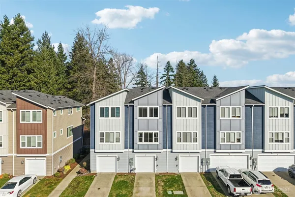 $414,999 | 17411 118th Ave Court East, Unit B, Puyallup, WA 98374