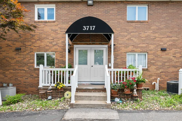 $124,500 | 3717 35th Street, Unit 1, Moline, IL 61265