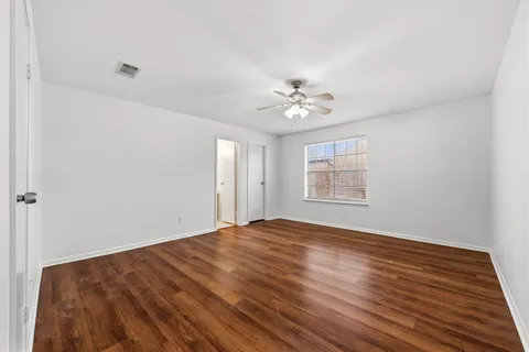 $179,000 | 9850 Pagewood Lane, Unit 1009, Houston, TX 77063