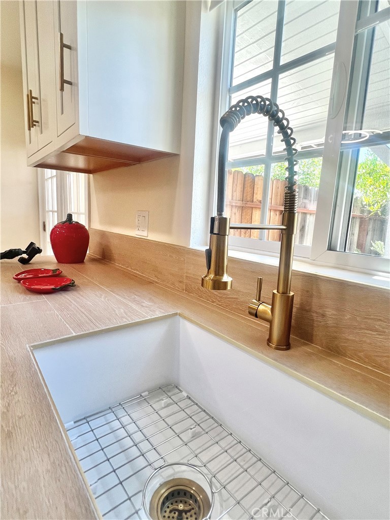 614 East I Street, Unit B Ontario, CA 91764 - Photo 5 of 20