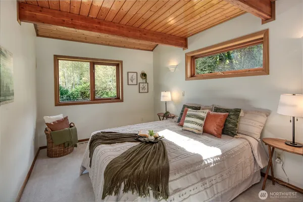 $1,045,000 | 667 Wyatt Lane West, Seabeck, WA 98380