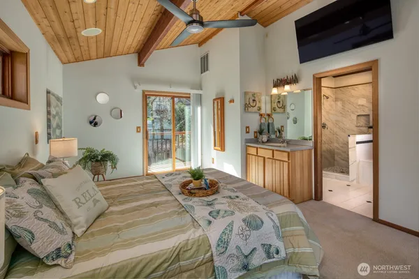 $1,045,000 | 667 Wyatt Lane West, Seabeck, WA 98380