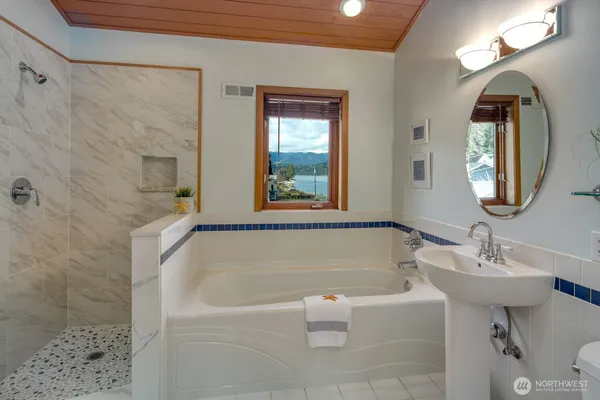 $1,045,000 | 667 Wyatt Lane West, Seabeck, WA 98380