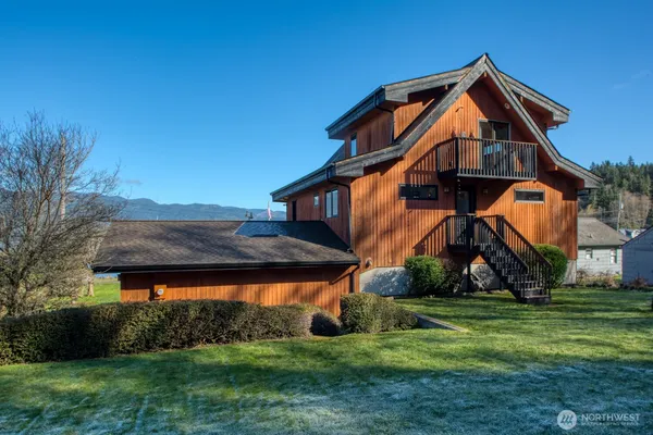 $1,045,000 | 667 Wyatt Lane West, Seabeck, WA 98380