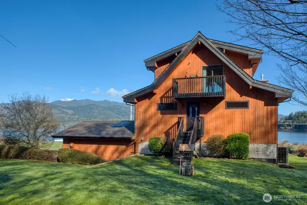 $1,045,000 | 667 Wyatt Lane West, Seabeck, WA 98380