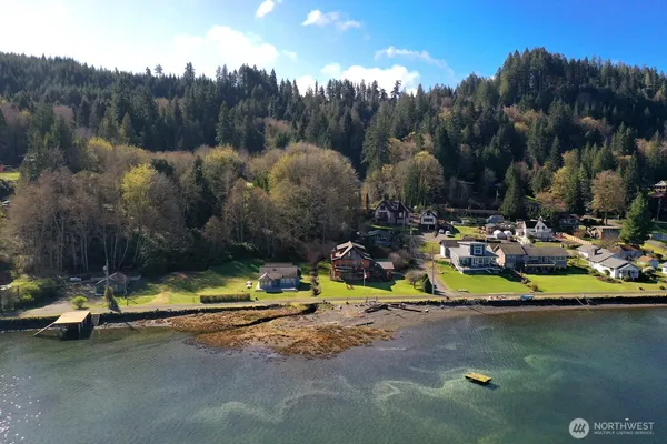 $1,045,000 | 667 Wyatt Lane West, Seabeck, WA 98380