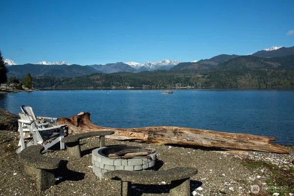 $1,045,000 | 667 Wyatt Lane West, Seabeck, WA 98380