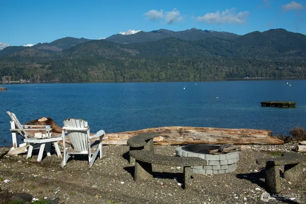 $1,045,000 | 667 Wyatt Lane West, Seabeck, WA 98380