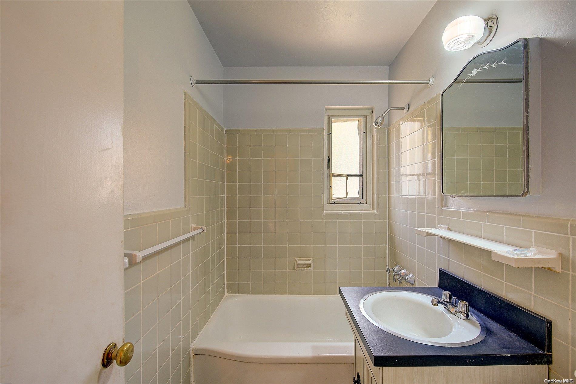 86-43 Springfield Boulevard, Unit DUPLEX Queens, NY 11427 - Photo 20 of 24