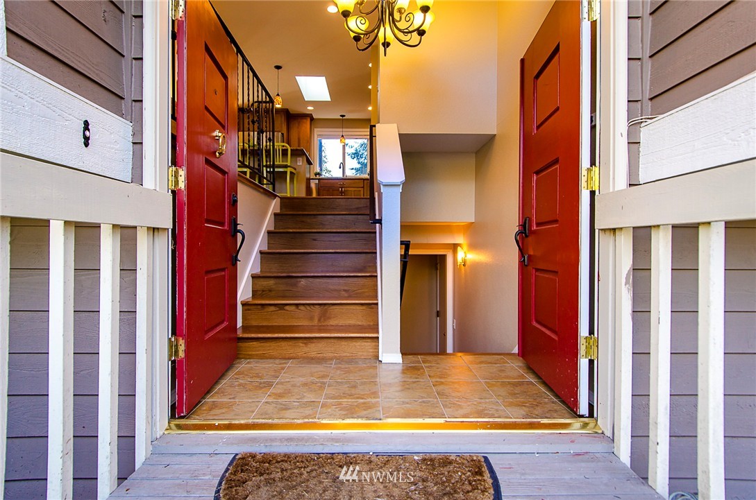 7008 174th Street Southwest Edmonds, WA 98026 - Photo 2 of 25 Gallery Image 2