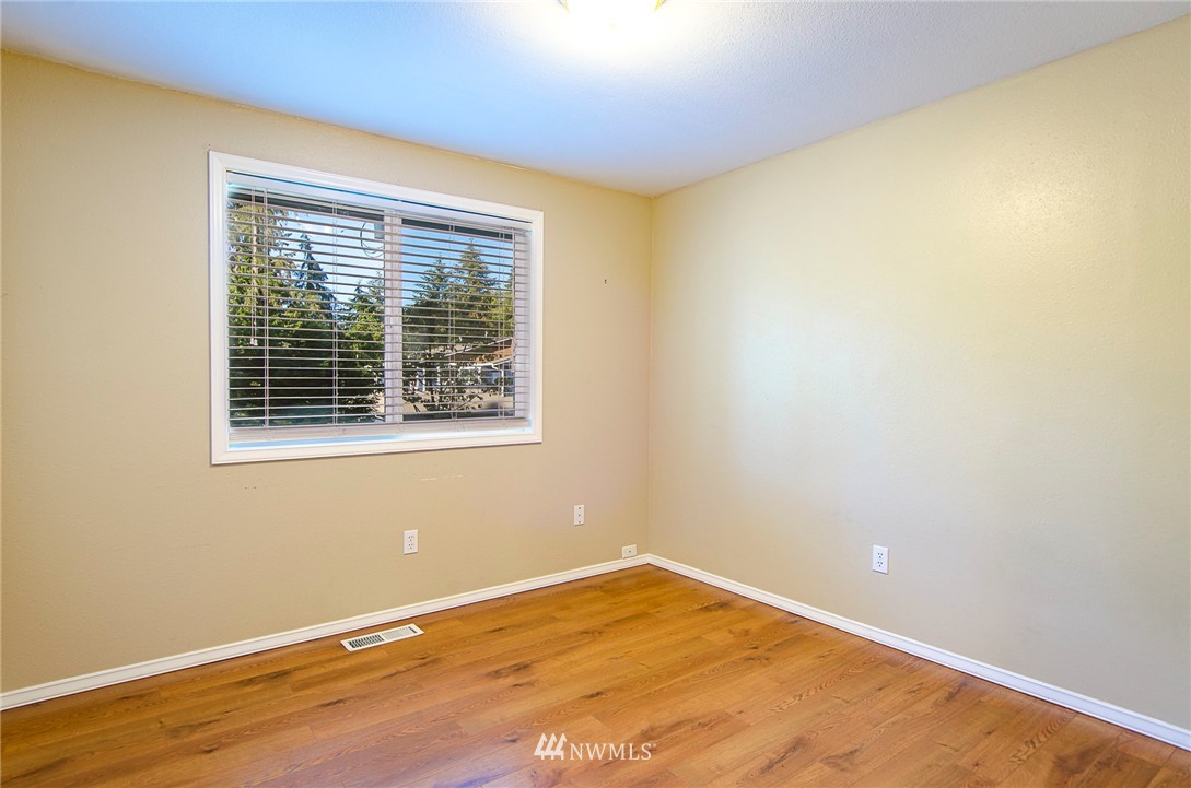 7008 174th Street Southwest Edmonds, WA 98026 - Photo 11 of 25 Gallery Image 11