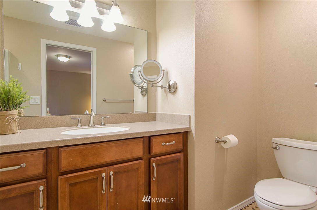 7008 174th Street Southwest Edmonds, WA 98026 - Photo 13 of 25 Gallery Image 13