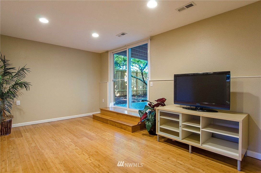 7008 174th Street Southwest Edmonds, WA 98026 - Photo 16 of 25 Gallery Image 16