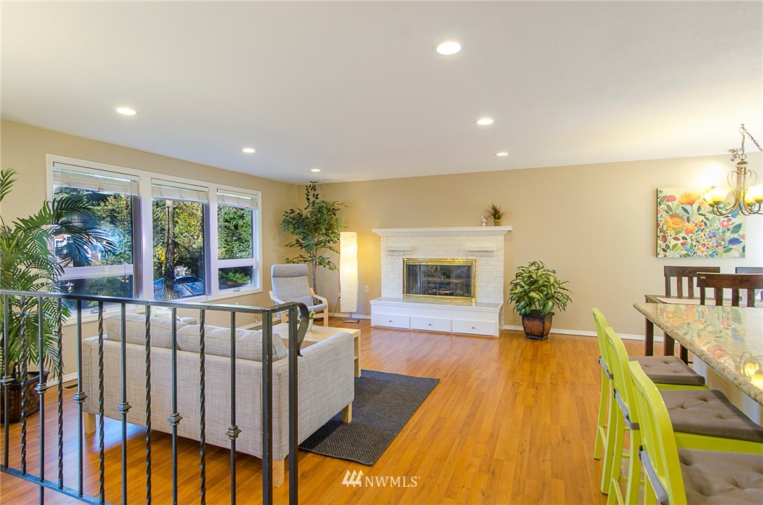 7008 174th Street Southwest Edmonds, WA 98026 - Photo 3 of 25 Gallery Image 3
