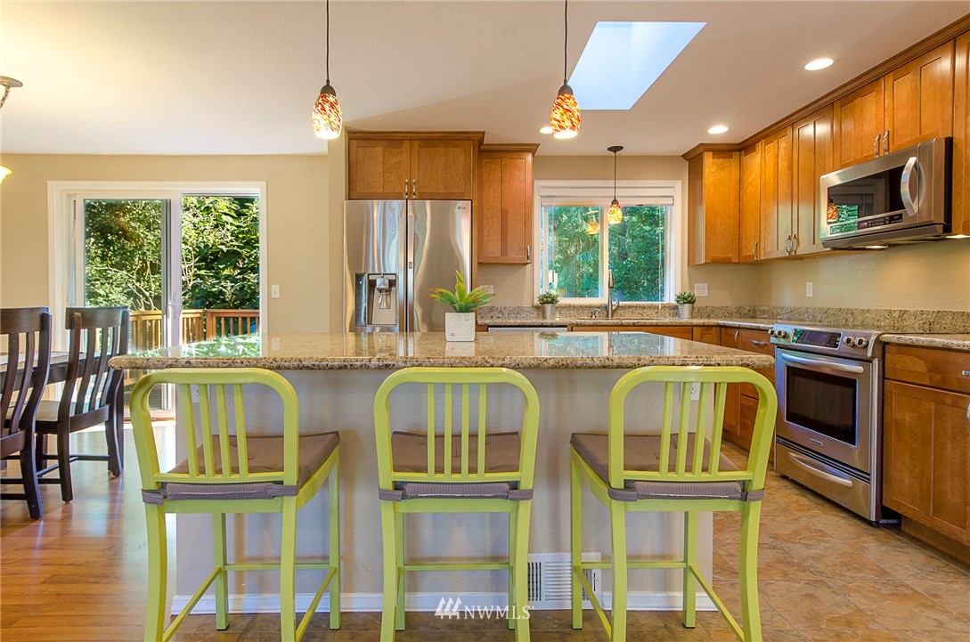 7008 174th Street Southwest Edmonds, WA 98026 - Photo 5 of 25 Gallery Image 5