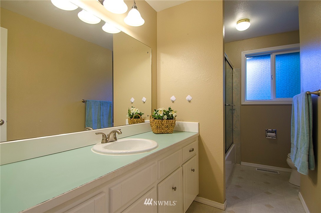 7008 174th Street Southwest Edmonds, WA 98026 - Photo 10 of 25 Gallery Image 10